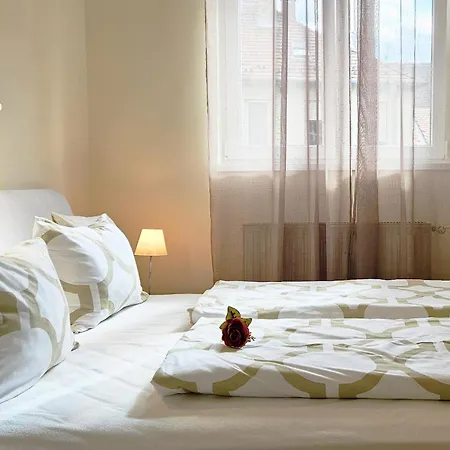 Budaspice At Gellert - Aircon & Free Parking Апартаменты